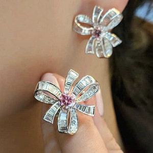 Orecchini a Perno Floreali Rosa per Donne, Graziosi Orecchini a Fiore, Gioielli di Moda Quotidiana - Product Image 3