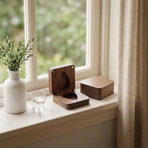 Boîte <span class=keywords><strong>de</strong></span> rangement pour plectres <span class=keywords><strong>de</strong></span> <span class=keywords><strong>guitare</strong></span> en <span class=keywords><strong>bois</strong></span> <span class=keywords><strong>de</strong></span> noyer noir avec logo personnalisé, fermeture magnétique en <span class=keywords><strong>bois</strong></span> assortie, étui <span class=keywords><strong>de</strong></span> rangement pour plectres en <span class=keywords><strong>bois</strong></span> - Product Image 5