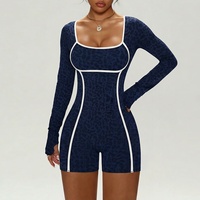 Combinaison de yoga sexy à imprimé léopard pour femmes, coupe ajustée, avec tissu en spandex/nylon respirant, manches longues et shorts pour le fitness
