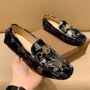 Mocasines Italianos de Cuero Genuino de Alta Gama para Hombre, Antideslizantes, Flexibles, Ligeros, Nuevos 2026, Zapatos Estampados de Alta Calidad - Product Image 1