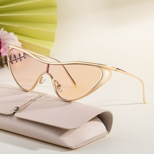 2025 nuevas gafas de sol de ojo de gato de alta calidad para mujer estilo europeo americano Hip-Hop UV400 <span class=keywords><strong>lentes</strong></span> gafas de sol de una pieza - Product Image 3