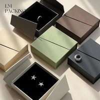 Boîte à bijoux de style simple avec fermeture magnétique, design personnalisé, pour bagues, boucles d'oreilles, emballage de bijoux, boîte cadeau écologique