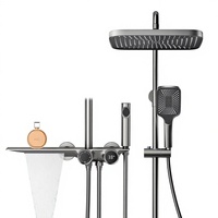 Ensemble de douche moderne gris cuivre avec panneaux de douche, jet pluie, affichage LED, grande table de rangement et sortie d'eau