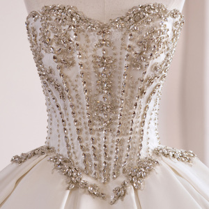 Vestido de Novia de Gala con Hombros Descubiertos, Sin Mangas, Corsé, Cintura Estilo Basque, Perlas y Cristales, Satén, Tallas Grandes, Fabricación Personalizada - Product Image 1