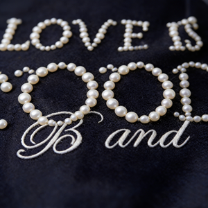 Camiseta Deportiva de Manga Corta Boxy con Bordado de Perlas y Logotipo Personalizado de 240G, con Efecto Refrigerante, Secado Rápido y Protección Solar - Product Image 1