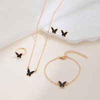 Lot de 4 bijoux en alliage : Collier pendentif mini papillon, élégantes boucles d'oreilles clous papillon et bague pour femme