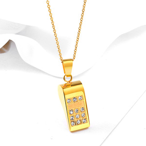 Collana con Ciondolo a Forma di Fischietto in Acciaio Inossidabile con Diamanti e Gemme, Nuovo Modello all'Ingrosso - Product Image 3