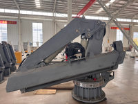 Grue hydraulique pliante à flèche articulée robuste pour travaux sur barges, bateaux de pêche et manutention portuaire