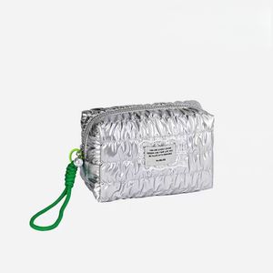 กระเป๋าเครื่องสำอางผ้าไนล่อนสีเงินกันน้ำกระเป๋าเครื่องสำอางผ้าควิลท์หลายเส้นขนาด8นิ้ว - Product Image 6