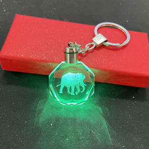 Venta al por mayor de fábrica: Collares de cristal con imagen LED, artesanías de metal y vidrio, llaveros promocionales con logotipo personalizado, mosquetones para bodas - Product Image 6