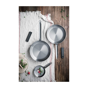 Padella in ferro antiaderente da 10 pollici per uso su piano cottura - Product Image 2