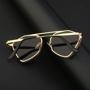 Lunettes de soleil steampunk sur mesure unisexe, monture métallique, protection UV400, verres PC, style Instagram, origine Taizhou - Product Image 1