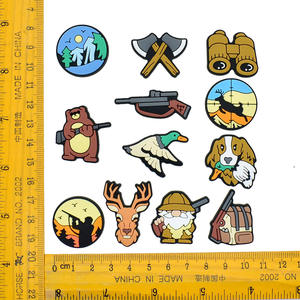 จี้รองเท้าการ์ตูนลายการล่าสัตว์ พร้อมปืนลูกซอง กวาง กล้องส่องทางไกล ตัวล็อครองเท้าแบบ PVC ลายการผจญภัยในป่า สำหรับรองเท้าแบบ Clogs - Product Image 3