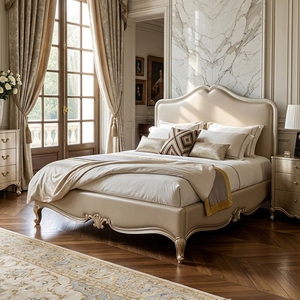 Cadre de lit en bois massif de style palais français Caracole avec élégante garniture en feuille d'or, mobilier de luxe - Product Image 1