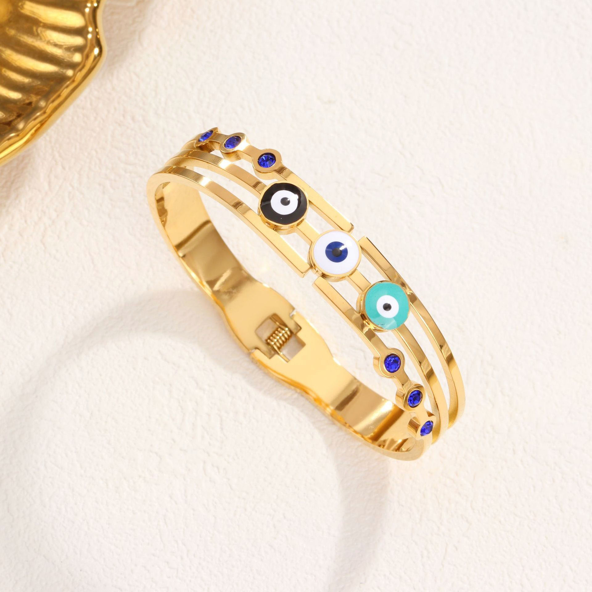 How to Choose the Best Roman Bracelets for Women: Buying Guide