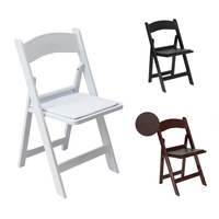 Chaises pliantes en résine blanche en plastique rembourré pour fête de mariage d'hôtel en plein air pour événements vente en gros