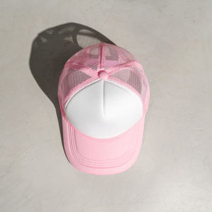 Casquette Trucker Sportive 6 Panneaux Personnalisable en Gros, Perforée au Laser, 100% Polyester Velours et Maille, Casquette Vierge en Stock - Product Image 2