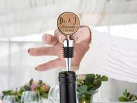 Bouchon de vin personnalisé fait à la main gravé avec le nom du couple et la date de l'anniversaire, cadeau sentimental pour petite amie/petit ami, cadeaux d'anniversaire
