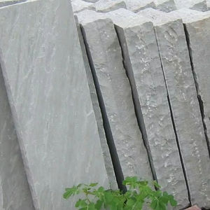 Dalles de pierre de grès noire indienne Chittor de qualité supérieure, surface brossée, design moderne, garantie 5 ans et plus, usage commercial, extérieur - Product Image 1