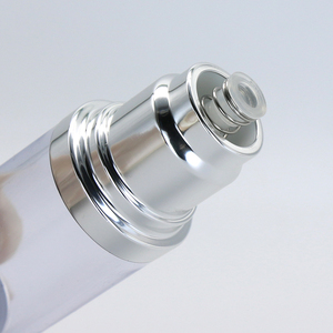 Botella Cosmética Transparente Esmerilada de Lujo con Anillo de Aluminio Plateado Mate y Dispensador Blanco de PP para Suero - Product Image 2