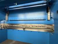 Presse plieuse CNC entièrement automatique à haut rendement énergétique, machine à double liaison, machine à cintrer 200T-4000mm pour l'industrie manufacturière