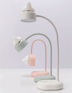Lámpara de Escritorio con Diseño de Gato, Carga USB, Plegable, con Clip, 3 Niveles de Intensidad Ajustables, Luz de Lectura LED, Lámpara Nocturna Flexible de 360 Grados - Product Image 6