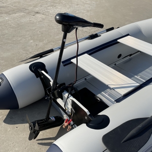 Moteur de bateau de pêche solaire marin 60LBS 12V à moteur à balais monté sur le transom avec hélice à trois pales - Product Image 5
