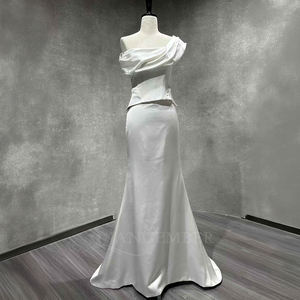 Robe de mariée sirène moderne et élégante NT01 en satin à une épaule avec appliques florales en dentelle et cristaux, traîne chapelle pour femme - Product Image 2