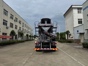 Camion malaxeur à <span class=keywords><strong>béton</strong></span> Hubei HOWO pour le transport d'hydrocarbures sur longue distance, moteur 9.726L, livré avec rapport de test mécanique - Product Image 4