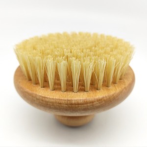 Brosse corporelle sèche en bois de bambou ronde avec poils doux en sisal et nylon, végane et naturelle, avec logo personnalisé - Product Image 4
