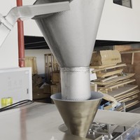 Machine d'emballage verticale automatique avec élévateur de bols pour bandes de méduse dans des sachets transparents à scellage arrière