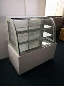 ตู้แช่เค้กแบบกระจกแบน 5 ฟุต ตู้โชว์เค้กแบบตั้งพื้นสำหรับร้านเบเกอรี่และขนม - Product Image 3