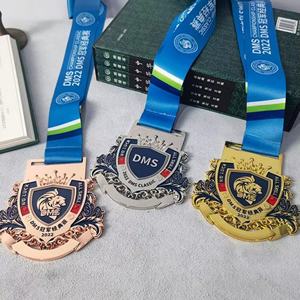 Diseña tu propia medalla personalizada de aleación de zinc, medalla de metal en oro, plata y bronce, medalla deportiva para maratón con cinta. - Product Image 1