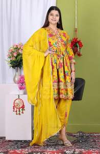 Nouvelle tenue Sharara ethnique en rayonne avec Dhoti et Dupatta élégant, en matériaux recyclés, pour toutes les saisons et occasions festives - Product Image 4