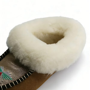 Оптовые женские мокасины-тапочки OEM серебристого цвета с красочным вышитым узором, подкладкой из искусственного меха, в традиционном индейском стиле - Product Image 5