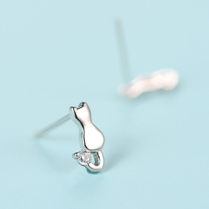 Pendientes de Plata Pura S925 con Diseño de Gato y Diamantes, Pendientes Versátiles para Mujer, Venta al Por Mayor - Product Image 4