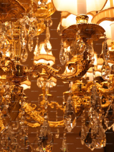 Lampadario Tradizionale Francese in Lega di Zinco Placcato Oro con Cristalli e <span class=keywords><strong>Paralume</strong></span> per Illuminazione a Sospensione nella Hall - Product Image 3
