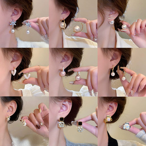 2025 Spring Summer Collection High-End Luxury Women's Earrings Trendy Gold Hoop Style Versatile Butterfly Pattern Niche <strong>Alloy</strong> - Product Image 2