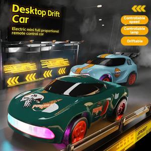 JJRC Q197 Mini Coche de Derrape de Escritorio, Modelo RC a Escala 1:64, 6 Colores de Luz, Control Remoto y Diseño Integrado de Coche, Juguete de Carreras - Product Image 2