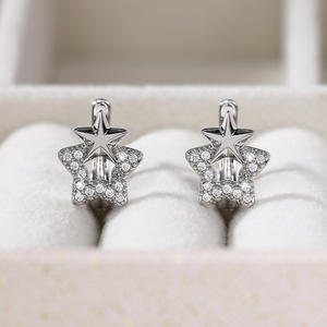 Orecchini a lobo con cristalli a forma di stella per donna, in argento 925 placcato rodio color oro bianco, gioielli da indossare tutti i giorni - Product Image 5