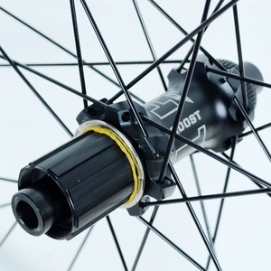 ชุดล้อจักรยานเสือภูเขา<span class=keywords><strong>ค</strong></span>าร์บอนไฟเบอร์ ขนาด 29 นิ้ว BOOST แกนล้อแบบ Barrel Axle 110 148 แบบ Straight Pull 28 รู พร้อมดิสก์เบรกแบบ Center Lock - Product Image 4