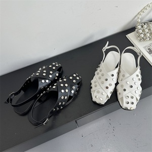 Sandales d'été pour femmes de haute qualité, style décontracté et plat, idéales pour les vacances, avec rivets, respirantes, à talon bas, pour la saison printanière - Product Image 2