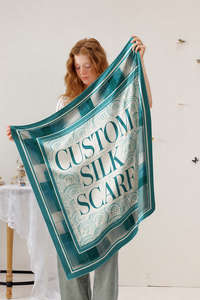Foulards <span class=keywords><strong>en</strong></span> <span class=keywords><strong>satin</strong></span> de soie à impression numérique avec logo personnalisé, bandanas de luxe pour femmes, foulards pour <span class=keywords><strong>cheveux</strong></span> <span class=keywords><strong>en</strong></span> <span class=keywords><strong>satin</strong></span> - Product Image 2