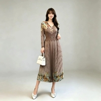 Robe plissée à imprimé floral, col en V, taille festonnée, élégante, grande taille, longue, style Miyake, collection automne, vente en gros