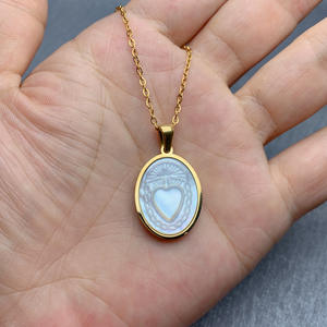Nuova Collana Sacra in Acciaio Inossidabile con Conchiglia Bianca e Pendente a Cuore Sacro in Madreperla per Donne - Product Image 4