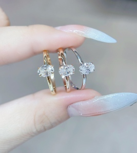 แหวนทองคำแท้ 18K ดีไซน์ทันสมัย ประดับเพชรทรงรี 0.50 กะรัต เพาะเลี้ยงในห้องปฏิบัติการ IGI เหมาะสำหรับงานแต่งงานและงานหมั้น - Product Image 1