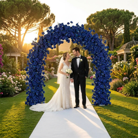 Guirlande de fleurs artisanales en soie bleu roi de luxe pour arche de mariage, idéale pour la fête des Mères, cérémonies en extérieur, jardins, événements et scènes.