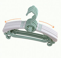 Cintre en tissu réglable pour bébé cintre pliable en plastique pour nouveau-né avec design fonctionnel pour les techniques d'injection de salon