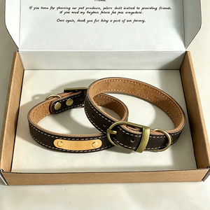 <span class=keywords><strong>Collier</strong></span> personnalisé <span class=keywords><strong>pour</strong></span> <span class=keywords><strong>chien</strong></span> en cuir de vachette véritable <span class=keywords><strong>avec</strong></span> <span class=keywords><strong>plaque</strong></span> d'identification vierge en métal, quincaillerie en laiton vintage, <span class=keywords><strong>collier</strong></span> en cuir cousu durable - Product Image 1