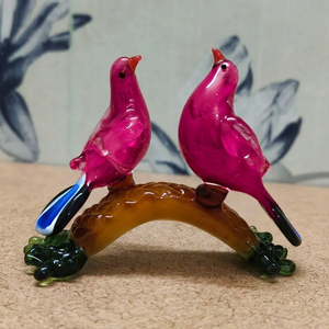 Figurines d'oiseaux roses en verre soufflé à la main, paire sur branche, décoration artistique, sculpture animale de collection, faite à la main - Product Image 1